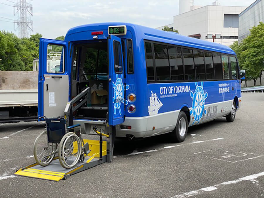 送迎バス 車内